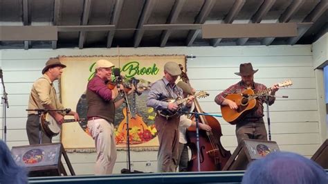  Wheel Hoss - A Foot-Stompin' Celebration Of Appalachian Strings And Soulful Vocals